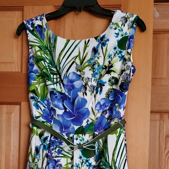 Julian Taylor Dresses & Skirts - Beautiful floral dress, nwot! Size 4